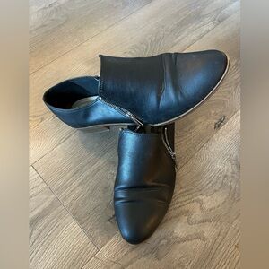 American Eagle zipper booties